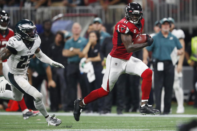 Falcons hold off Eagles in physical battle on Sunday Night