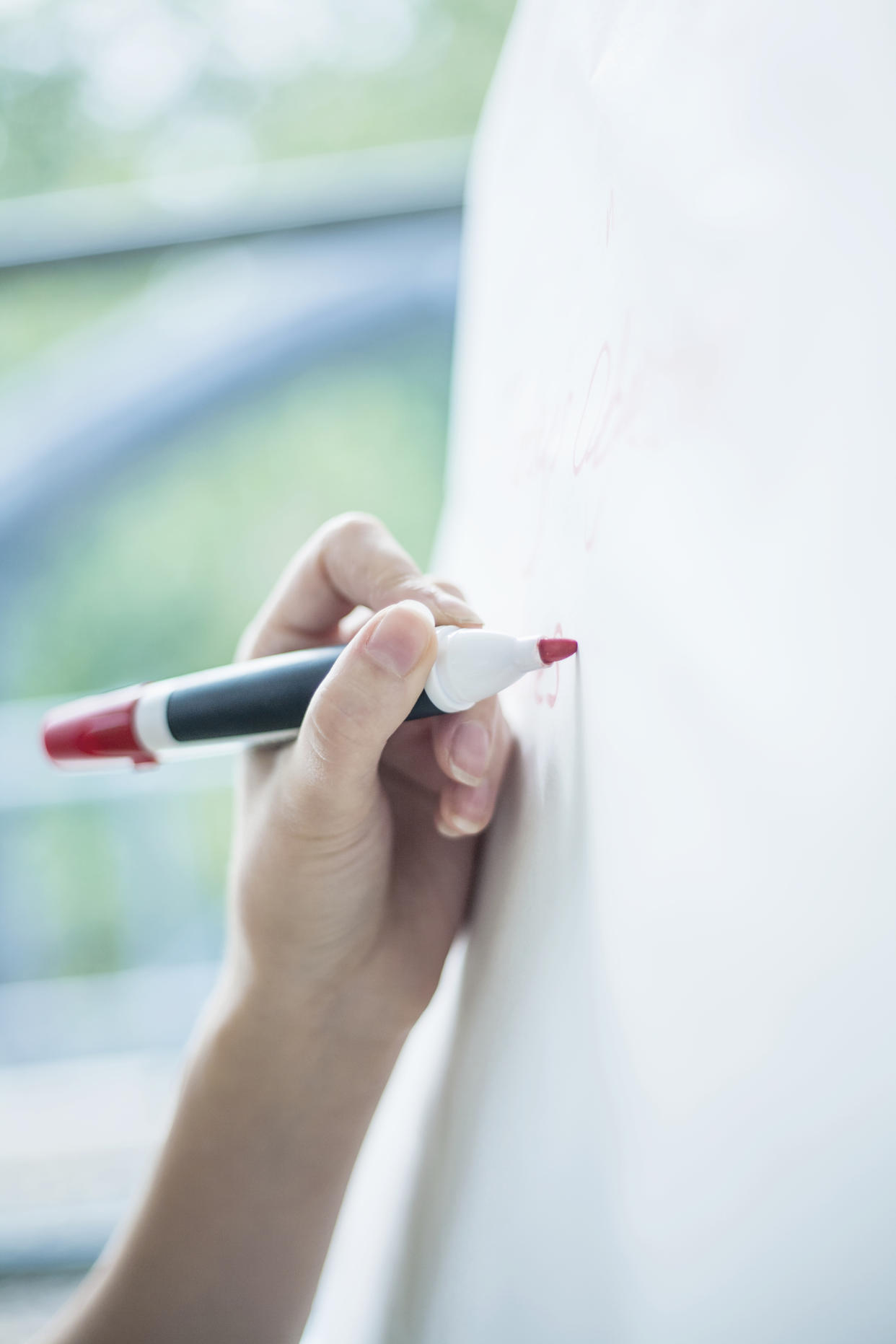 Dry-erase boards are anything but boring with one teacher’s technique. (Photo: Seb Oliver/Getty Images)