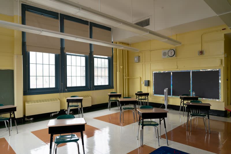 Mayor de Blasio and Chancellor Carranza tour New Bridges Elementary School ahead of schools reopening