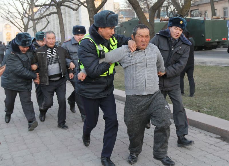 Supporters of jailed Kyrgyz politician Zhaparov hold a rally in Bishkek