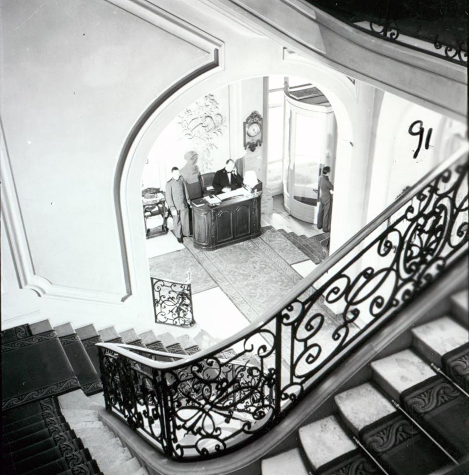 The hotel's "grand escalier"