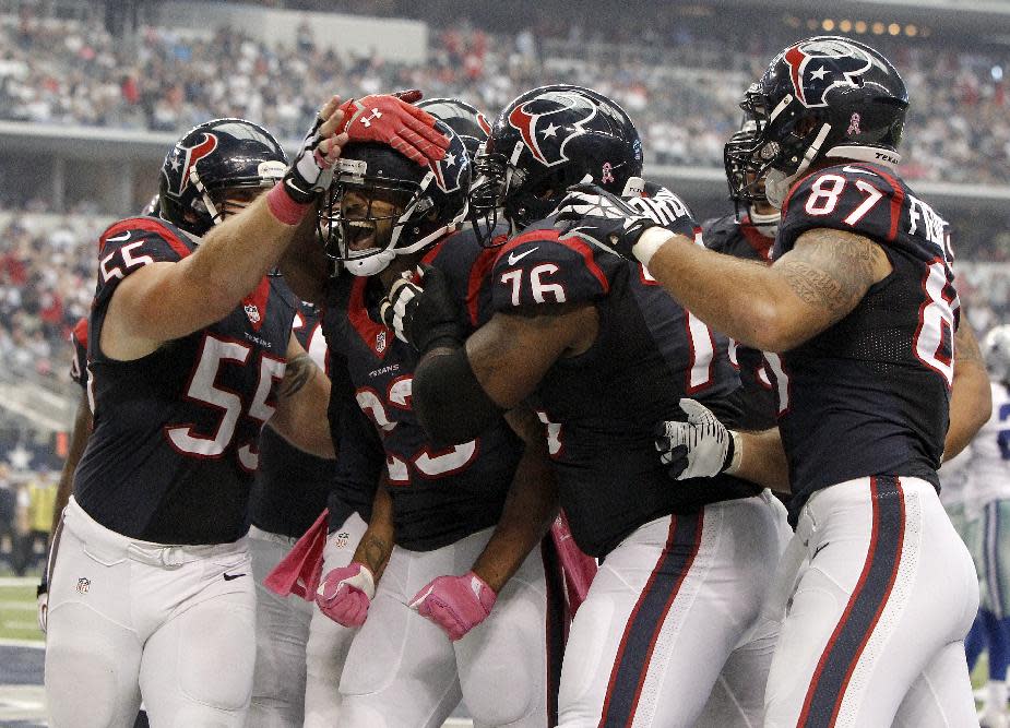 Various Texans, celebrating Arian Foster (AP Photo/Brandon Wade)