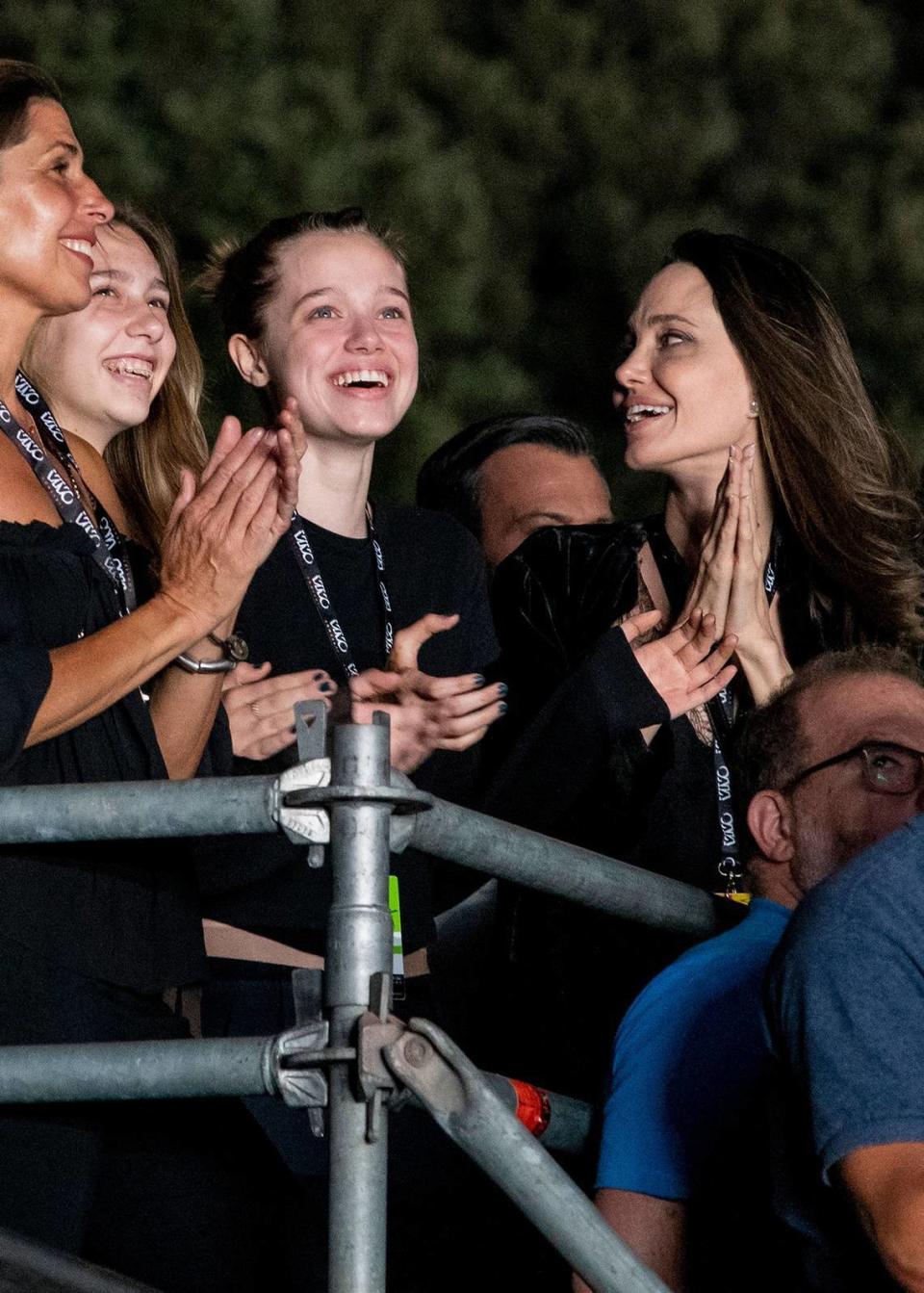 Crédito obligatorio: Foto de Barbara Amendola/ipa-agency ne/Shutterstock (13025041q) En el Circo Máximo de Roma en 70 mil para el Maneskin con la gira mundial LOUD KIDS TOUR que los llevará por Norteamérica y Europa En la foto la actriz Angelina Jolie con su hija Shiloh Jolie-Pitt Maneskin en concierto en la gira ‘Loud Kids’ Tour, Circus Maximus, Rome, Italy - 9 de Julio 2022 Barbara Amendola/ipa-agency ne/S Barbara Amendola/ipa-agency ne/S