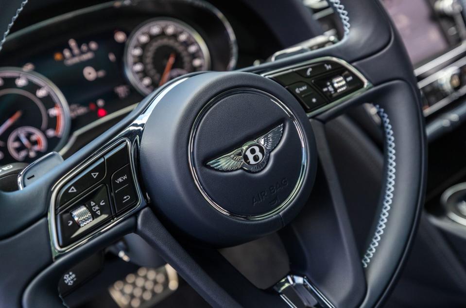 View Photos of the 2019 Bentley Bentayga V8