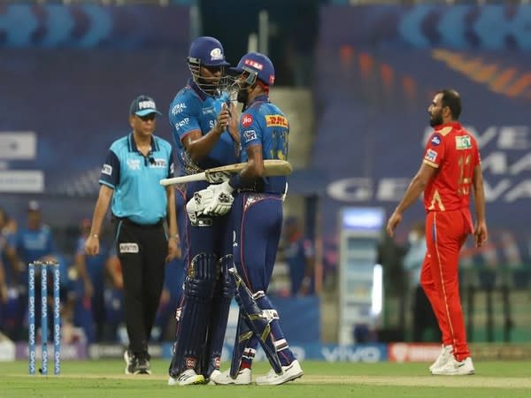 Kieron Pollard and Hardik Pandya (Photo/ IPL Twitter)