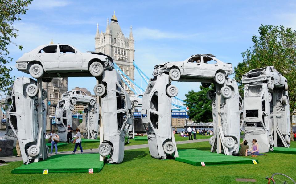 Shades of grey: Skoda turned 18 scrap cars into the art installation ‘CitiHenge’ - alamy