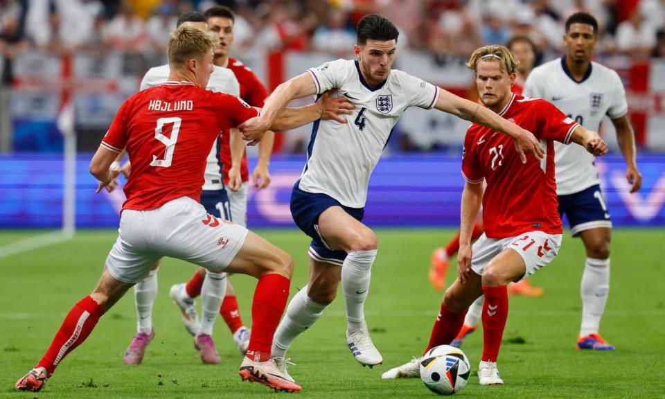 <span>England's Declan Rice contests possession with Denmark's Morten Hjulmand and Rasmus Højlund.</span><span>Photograph: Wolfgang Rattay/Reuters</span>