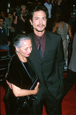 Benjamin Bratt with his mother at the Hollywood premiere of Warner Brothers' Miss Congeniality