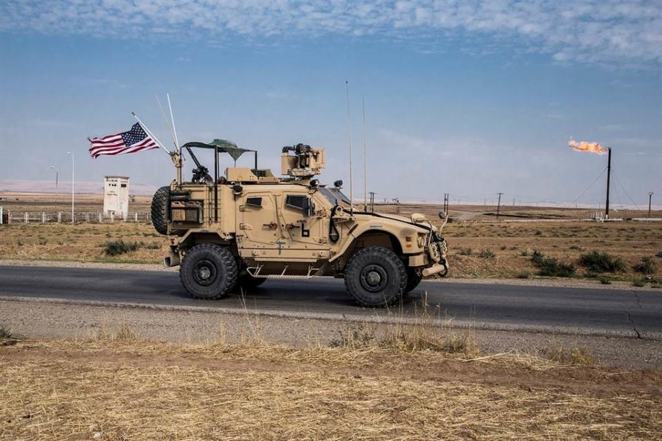 <strong>敘利亞東北部一處美軍基地遭到襲擊。圖為2019年10月28日，美軍在敘利亞東部巡邏。（資料照／美聯社）</strong>