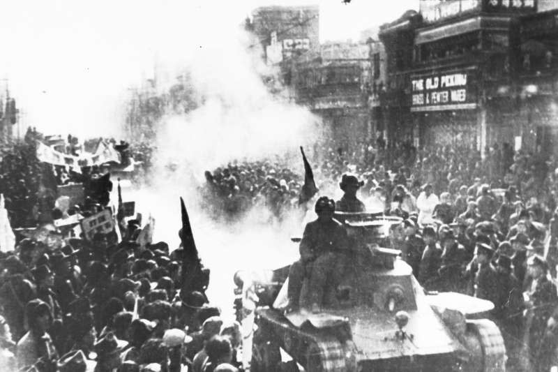 <cite>1949年5月2日，國共內戰末期，解放軍進入北京。（資料照，AP）</cite>