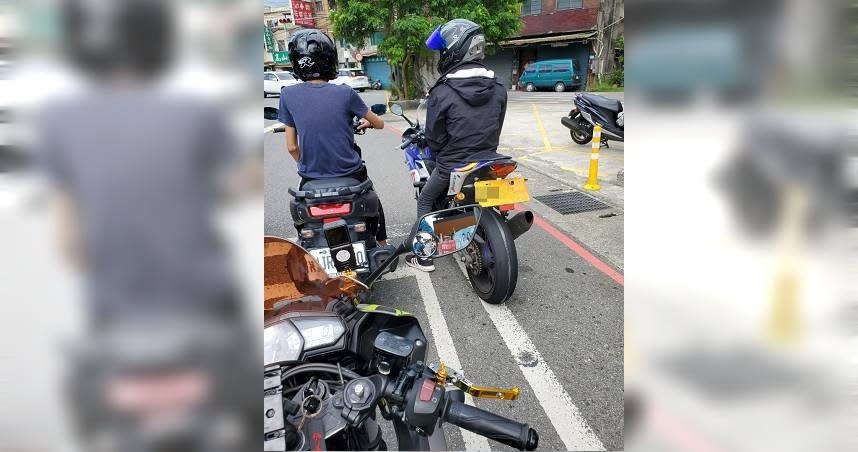 有重機車友輪胎磨到生命線，還不更換。（圖／翻攝臉書社團《重機車友各區路況、天氣回報中心》）