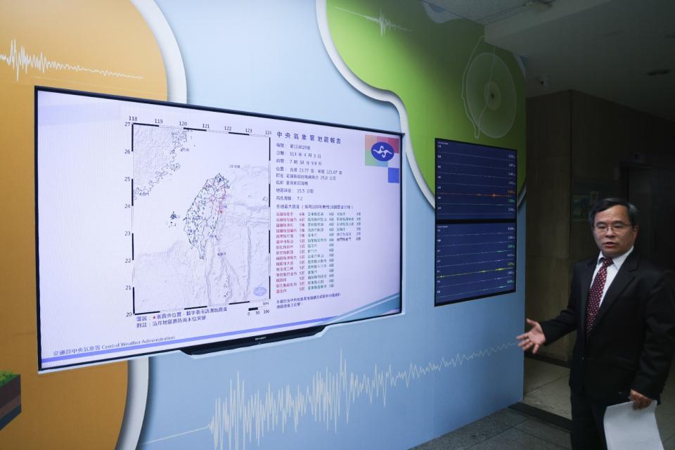 交通部中央氣象署地震測報中心主任吳健富說明地震狀況。陳品佑攝