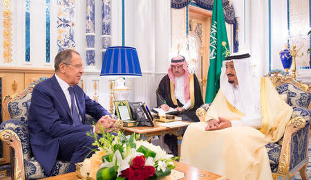 Saudi Arabia's King Salman bin Abdulaziz Al Saud (R) meets with Russia's Foreign Minister Sergei Lavrov in Jeddah, Saudi Arabia September 10, 2017. Saudi Press Agency/Handout via REUTERS