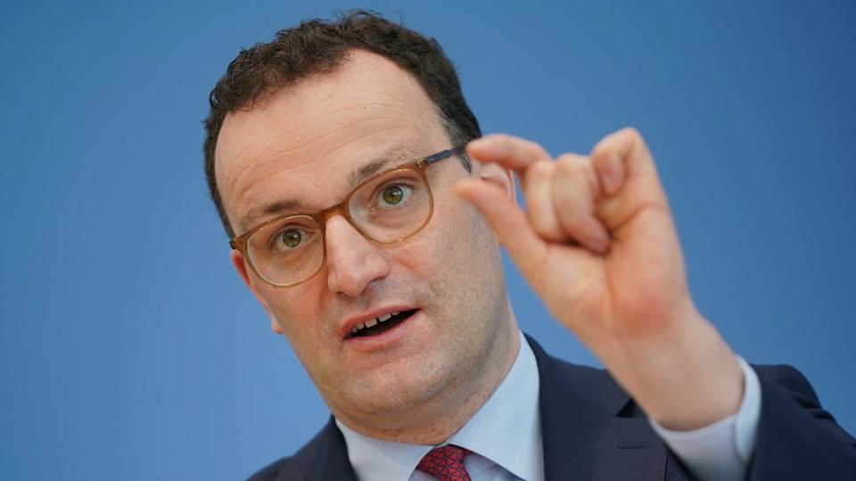 «Wer vollständig geimpft wurde, kann in Zukunft wie jemand behandelt werden, der negativ getestet wurde», sagt CDU-Gesundheitsminister Jens Spahn.