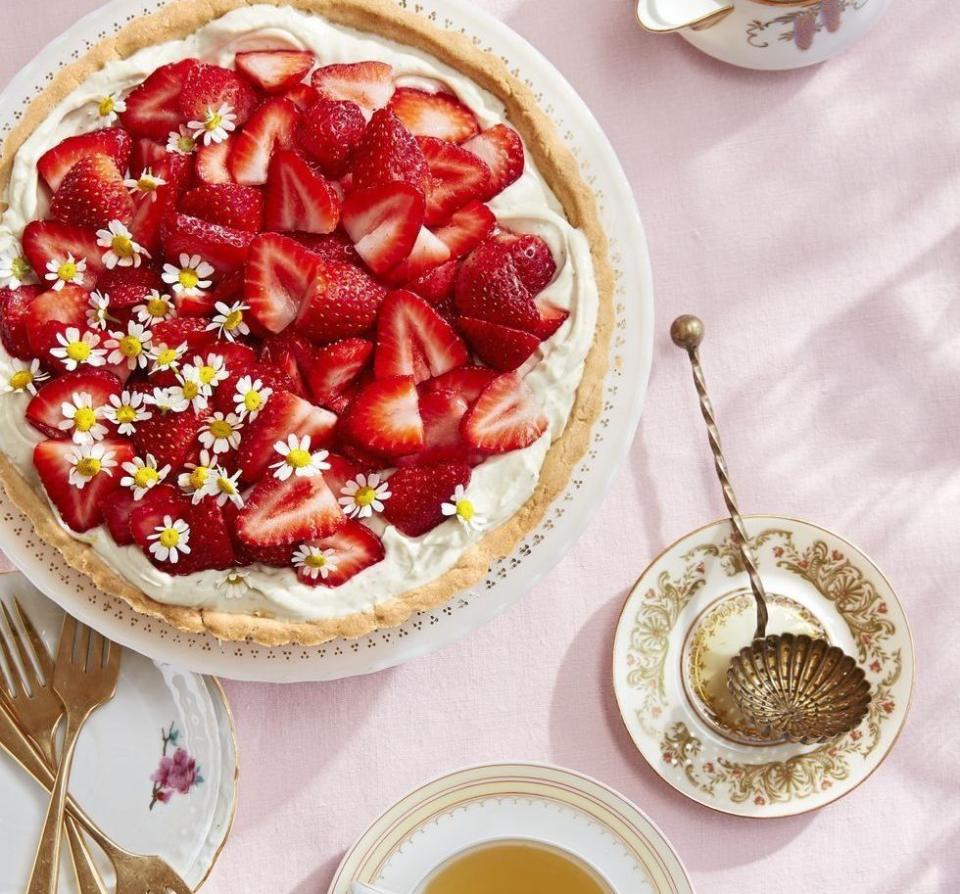 Chamomile-Mascarpone Tart with Fresh Strawberries