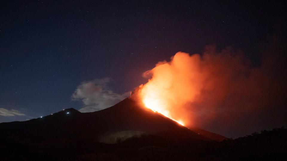 Der 30 Kilometer südlich von Guatemala-Stadt gelegene Vulkan Pacaya speit erneut Lava, Dampf und Asche.