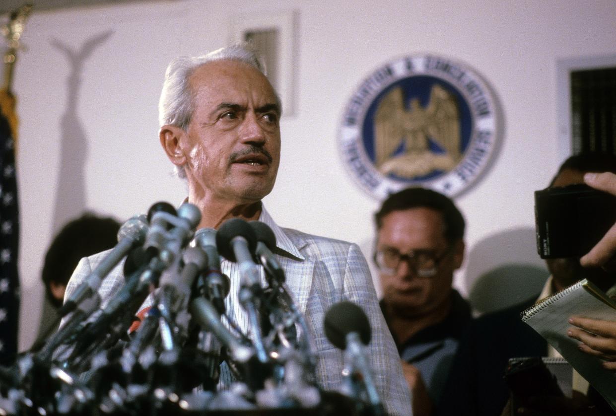 CIRCA 1970'S: Executive Director Marvin Miller of the Major League Baseball Players Association (MLBPA) circa mid 1970's hold a press conference. (Photo by Focus on Sport/Getty Images)