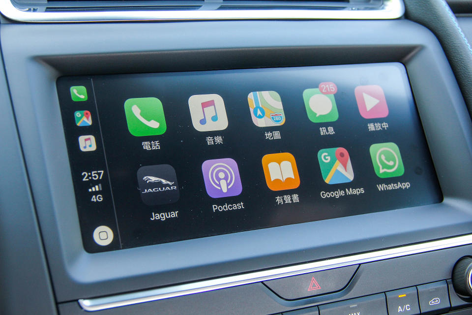 Apple CarPlay 智慧型手機連結仍須加價選配。