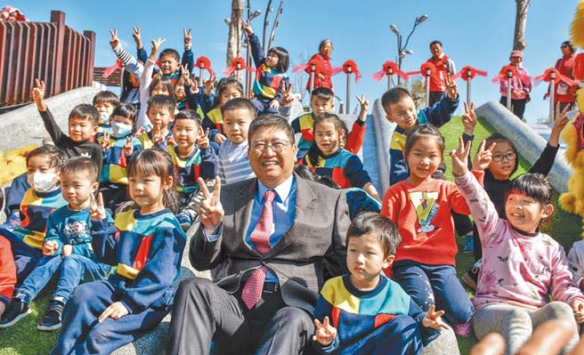 新竹縣長楊文科提出「新增50所幼兒園」的政策承諾，全縣準公幼園在109新學年將增加到32所。（羅浚濱攝）