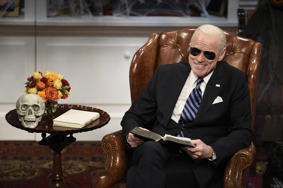 El  actor y comediante Jim Carrey interpretó varias veces a Joe Biden en el programa de comedia Saturday Night Live en 2020. Aunque luego de las elecciones, Carrey dijo que ya no  haría más de Biden, se cree que es uno de los actores que ha reemplazado al Presidente. (Foto: Getty Images)