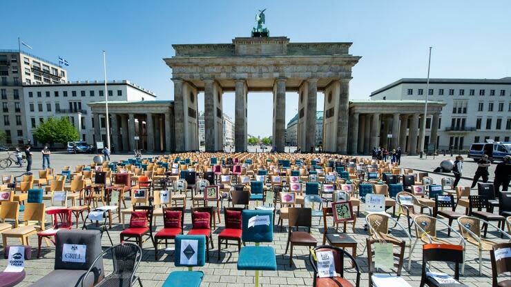 Gastronomen weisen in Berlin auf die schwierige Lage ihrer Branche hin. Foto: dpa