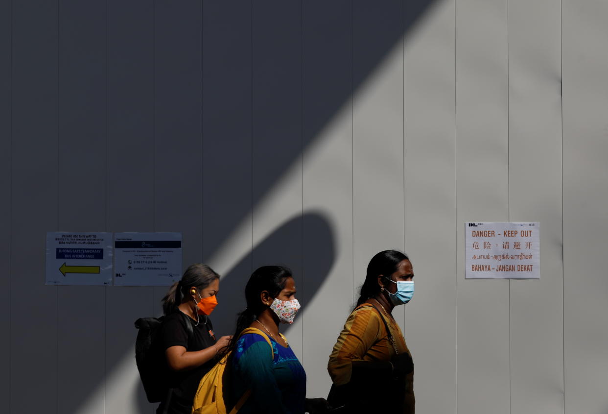 Commuters leave a train station during the coronavirus disease (COVID-19) outbreak, in Singapore, September 23, 2021. REUTERS/Edgar Su