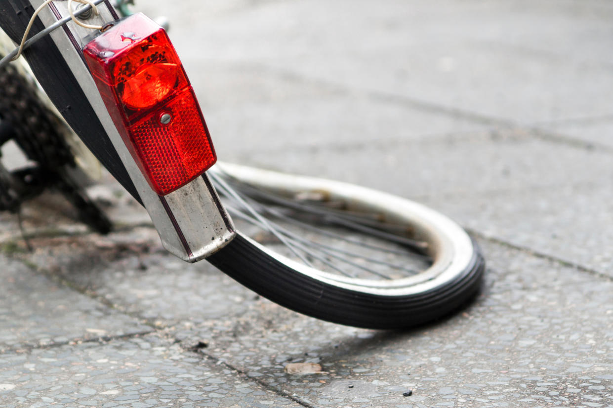 Wenn der Schock abgeklungen ist: Wie verhält man sich nach einem Fahrradunfall richtig? Foto: Symbolbild / gettyimages / Stefanie Ludwig / EyeEm