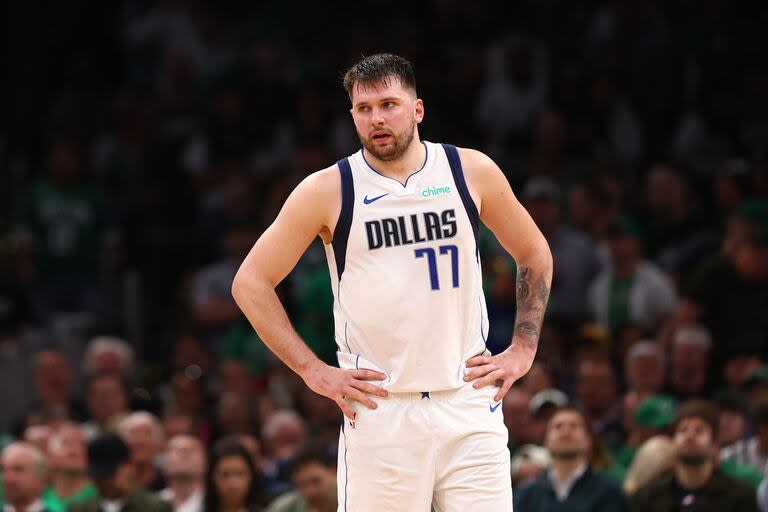 Luka Doncic no fue respaldado por sus compañeros y Dallas Mavericks poco pudo hacer ante Boston en las finales de la NBA