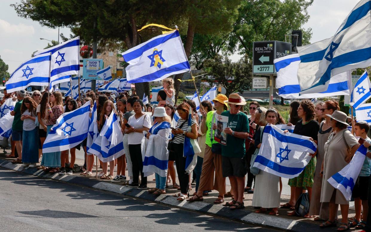 Israelis pay their respects near the family home of killed US-Israeli hostage Hersh Goldberg-Polin