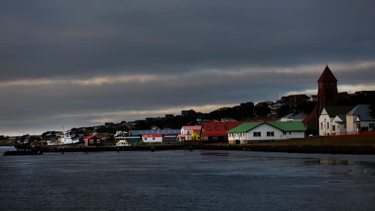 Amanecer en Puerto Argentino, Islas Malvinas
