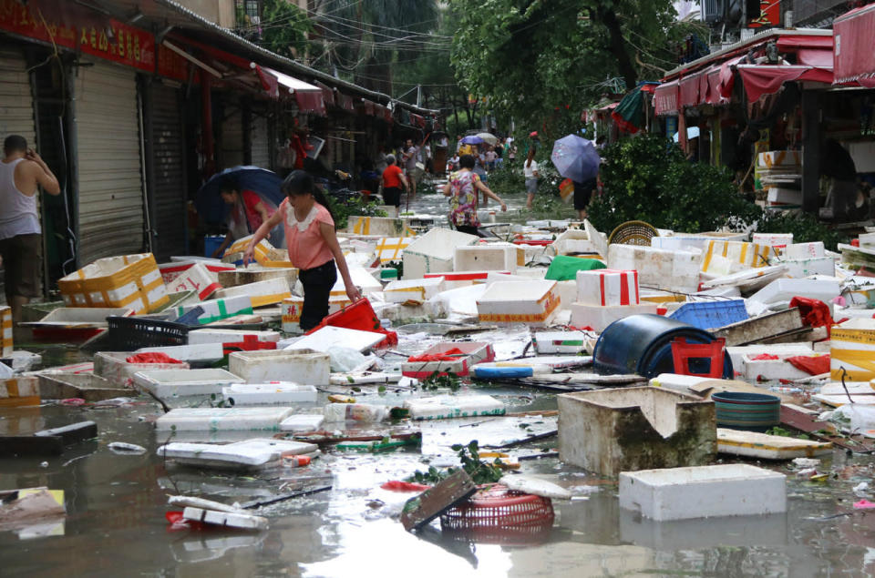 Typhoon Meranti hits Taiwan and China