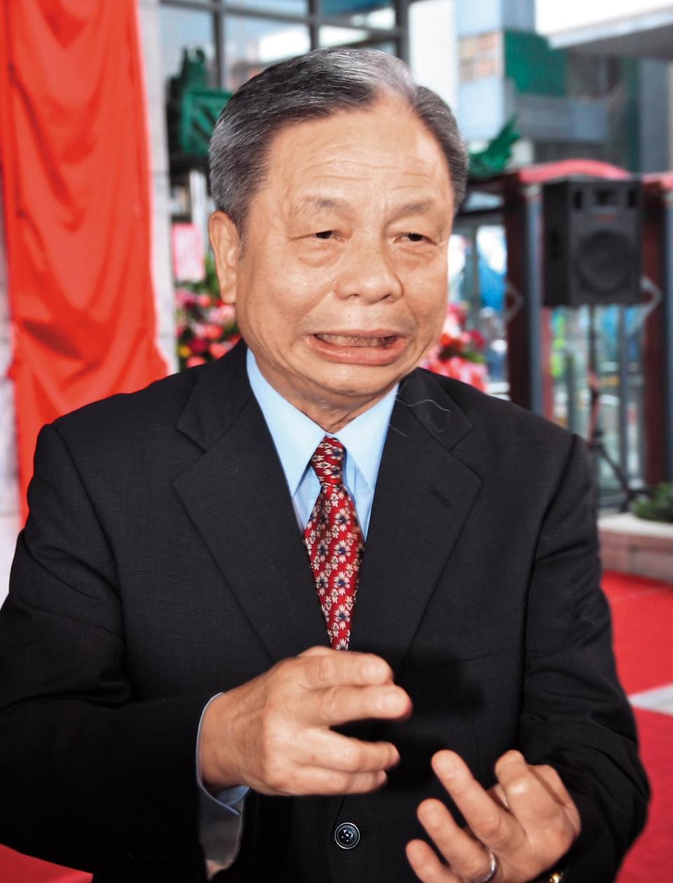 前港務公司董事長蕭丁訓，將委外業務改為「通通有獎」。（中央社）