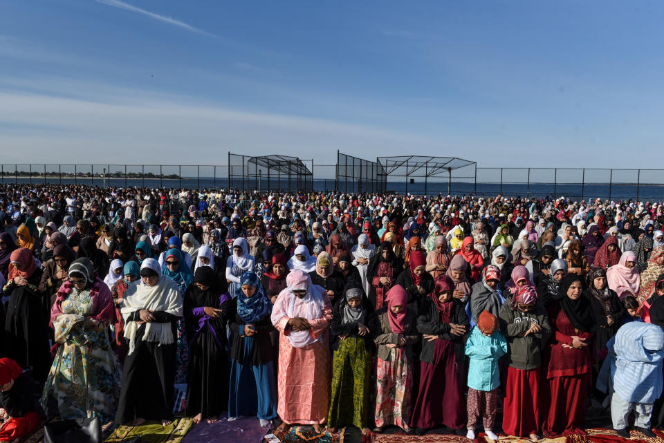 <p>People participate in a group prayer for the Muslim holiday Eid Al Adha in the Brooklyn borough of New York, Sept. 1, 2017. (Photo: Stephanie Keith/Reuters) </p>