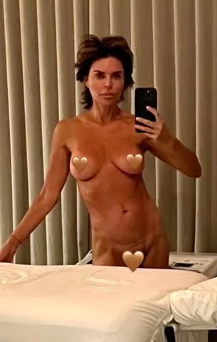 <p>Lisa Rinna/Instagram</p> Lisa Rinna taking a selfie.