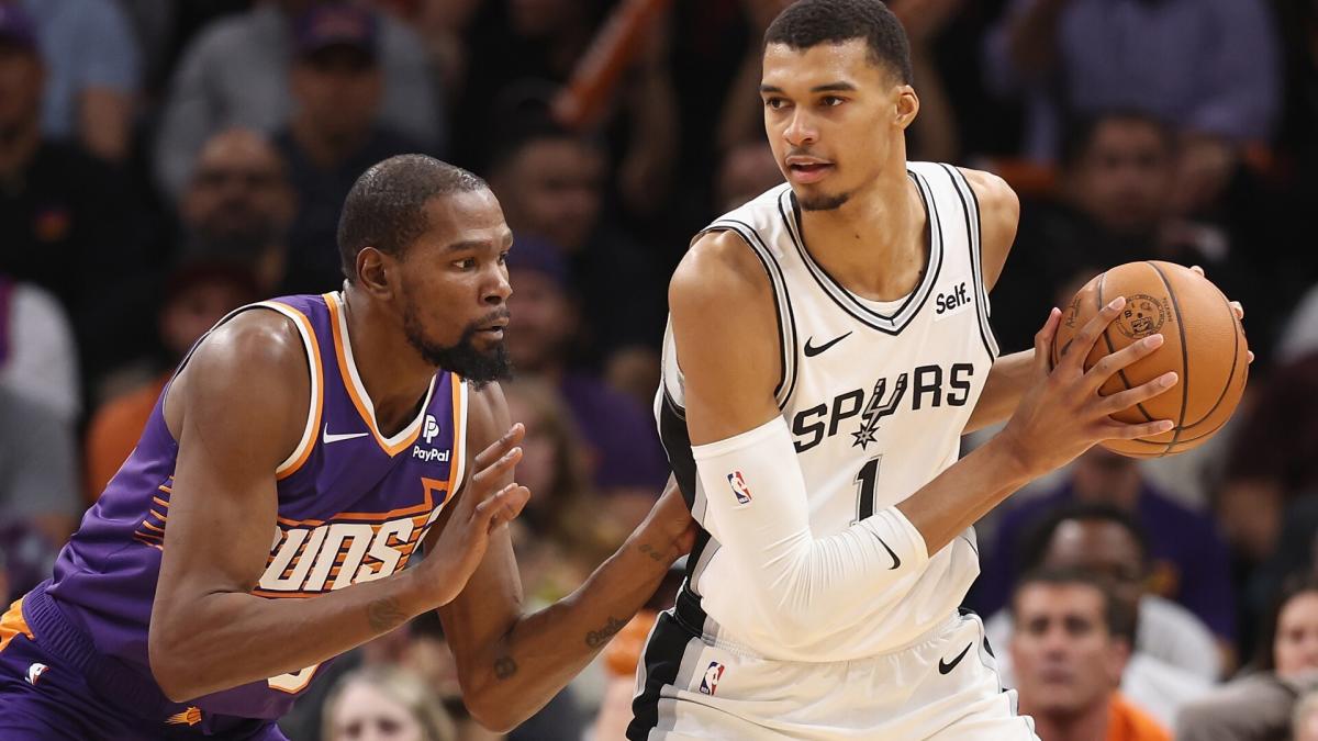 Kevin Durant hits fadeaway, dunks over rookie Victor Wembanyama in