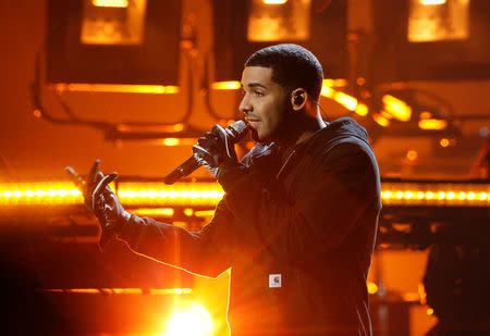FILE PHOTO: Singer Drake performs at the 2011 American Music Awards in Los Angeles November 20, 2011. REUTERS/Mario Anzuoni/File Photo