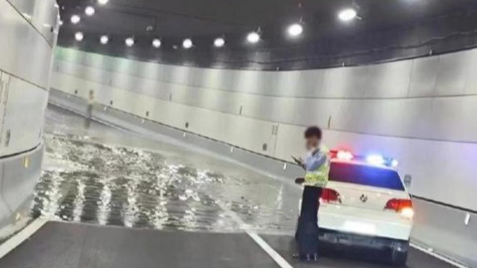 該海底隧道五一連假時才剛通車。（圖／翻攝自微博）