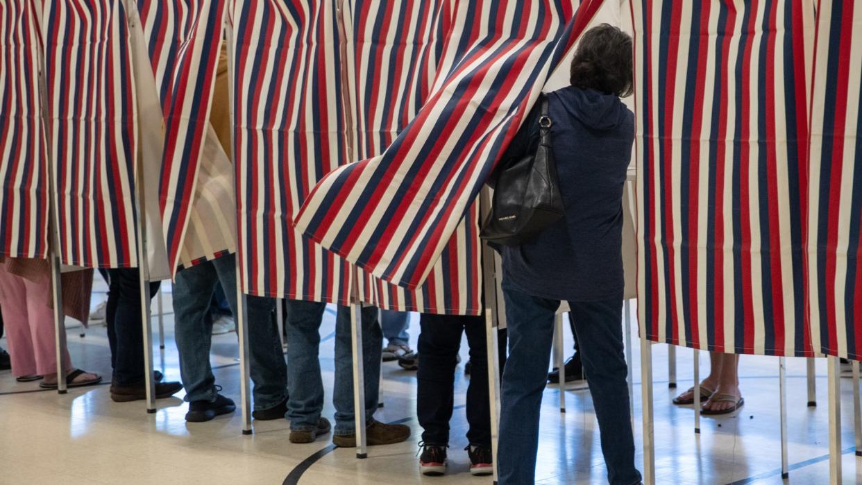  Voters in New Hampshire cast their ballots in US mid-terms, November 2022. 