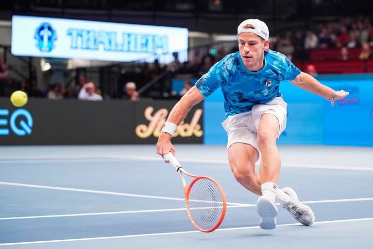 Un revés bajo de Diego Schwartzman en la red frente al estadounidense Frances Tiafoe; el argentino luchó en el segundo set en Viena, pero no llegó a las semifinales.