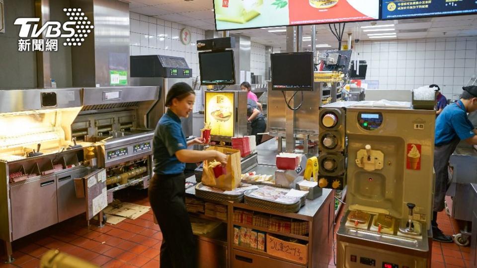 麥當勞的工作站與冰淇淋機，圖僅為示意。（示意圖／shutterstock達志影像）