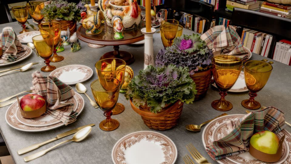 Part of the package -- getting tips to set a memorable dining table for Thanksgiving. - Booking.com