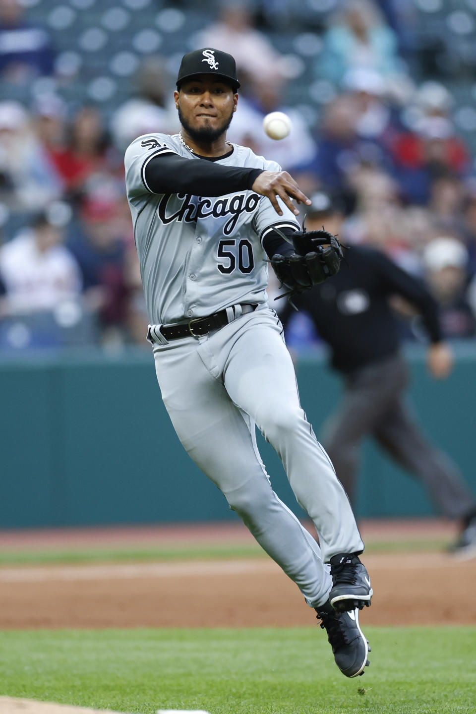 Chicago White Sox third baseman Lenyn Sosa attempts to throw out Cleveland Guardians' Andrés Giménez at first base during the fourth inning of a baseball game, Tuesday, April 9, 2024, in Cleveland. Giménez was safe on the play. (AP Photo/Ron Schwane)