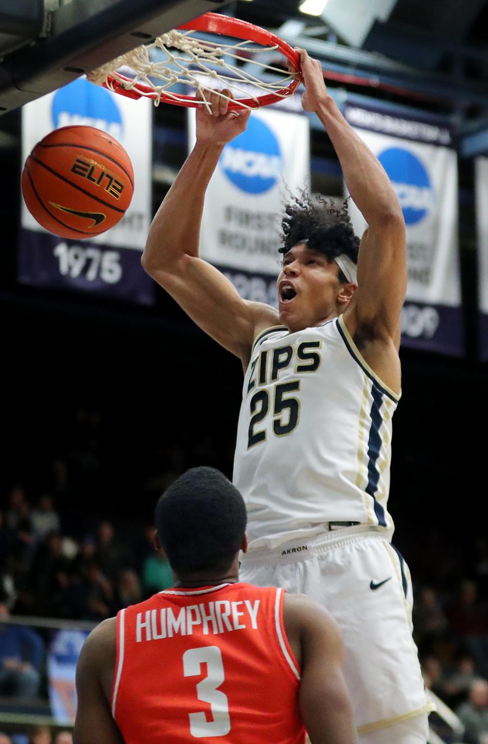 Akron Zips forward Enrique Freeman (25) dunks over Bowling Green guard DaJion Humphrey (3) during the second half, Friday, Jan. 5, 2024.