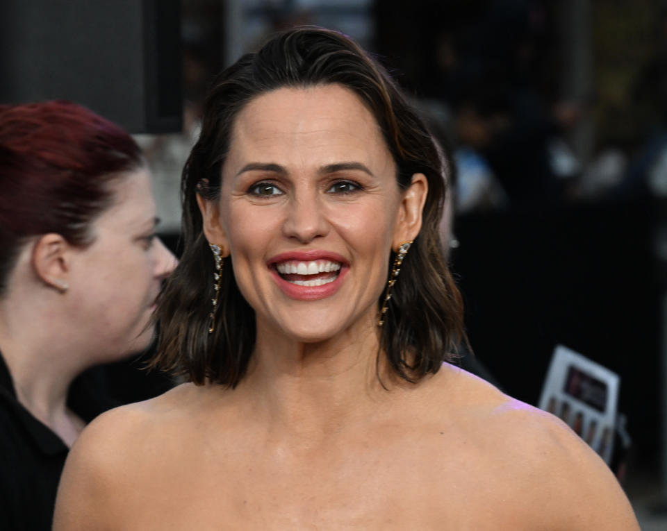 Jennifer Garner at the premiere of The Last Thing He Told Me