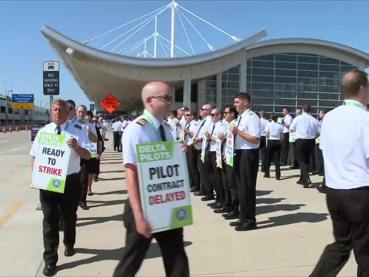 Delta pilots held informational pickets at several airports this week, as contract talks have not progressed.  / Credit: CBS News