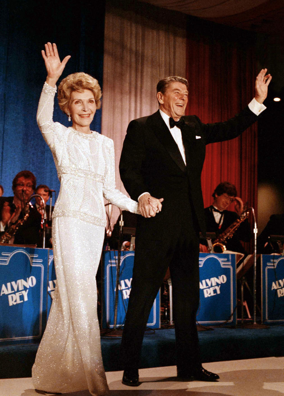 Nancy Reagain in a Galanos design at the inaugural ball on Jan. 21, 1985. (Photo: AP)