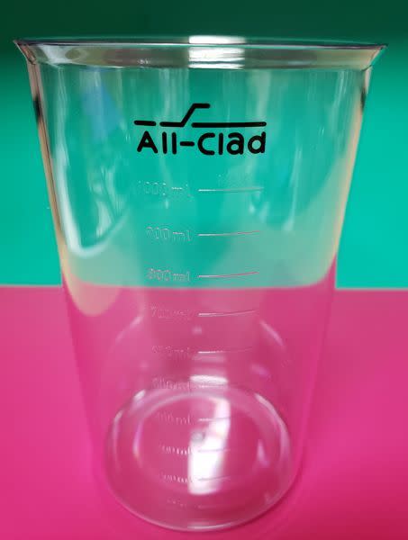 8) 1000 ML Heavy Gauge Plastic Beaker