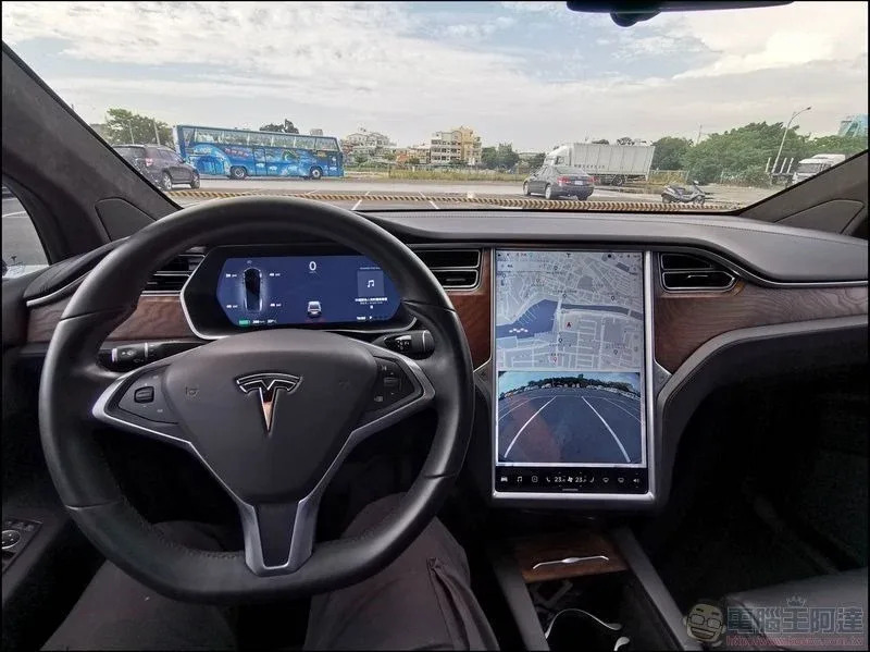 Tesla 半價推不需硬體升級的 Enhanced Autopilot，訂閱服務在 App 中也被挖出