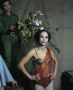 <p>Circus performer, 1988. (© William E. Crawford from the book “Hanoi Streets 1985-2015: In the Years of Forgetting”) </p>