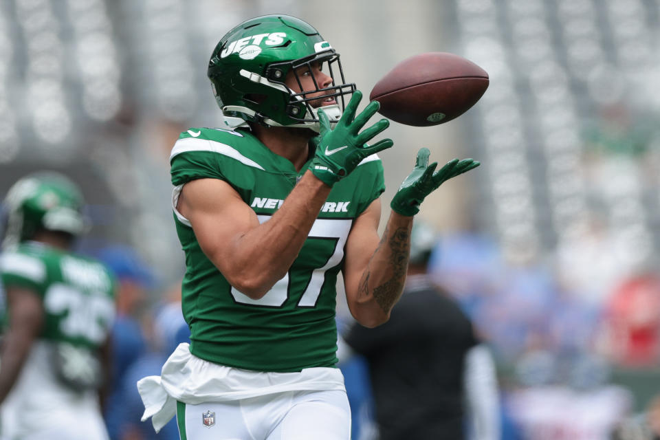 Aug 28, 2022; East Rutherford, New Jersey, USA; New York Jets tight end C.J. Uzomah (87) catches the ball before the game against the <a class="link " href="https://sports.yahoo.com/nfl/teams/ny-giants/" data-i13n="sec:content-canvas;subsec:anchor_text;elm:context_link" data-ylk="slk:New York Giants;sec:content-canvas;subsec:anchor_text;elm:context_link;itc:0">New York Giants</a> at MetLife Stadium. Mandatory Credit: Vincent Carchietta-USA TODAY Sports